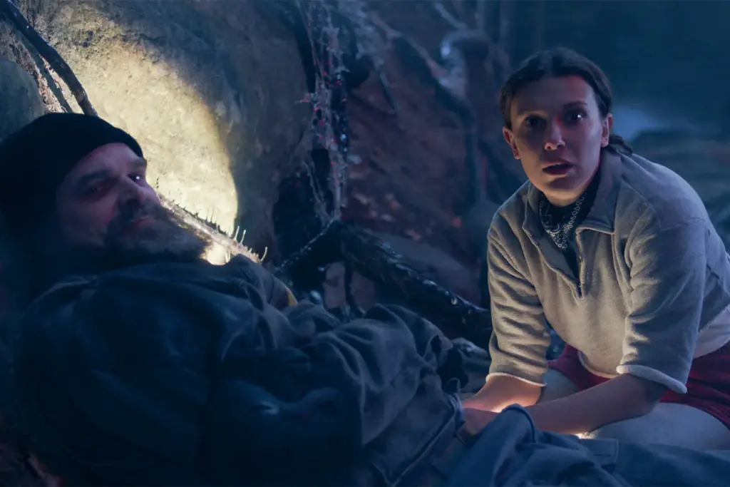 David Harbour als Jim Hopper und Millie Bobby Brown als Eleven in der 5. Staffel von „Stranger Things“ / © Netflix