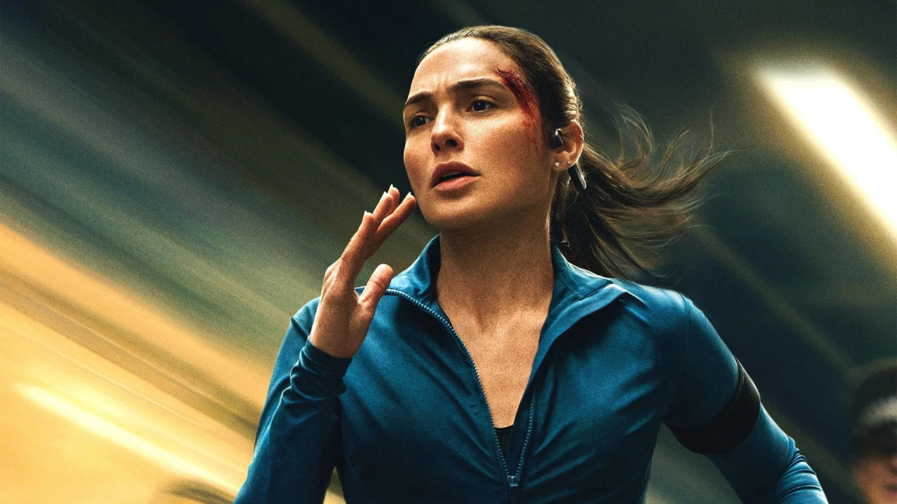 Gal Gadot als Anwältin Maia Marten im Thriller „The Runner“ / © Amazon MGM Studios Gal Gadot als Anwältin Maia Marten im Thriller „The Runner“ / © Amazon MGM Studios